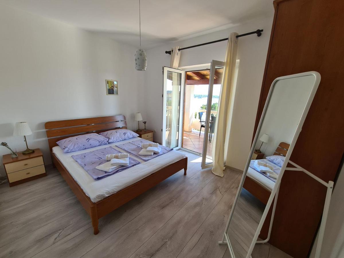 Apartman Karmen Barbat na Rabu Eksteriør billede