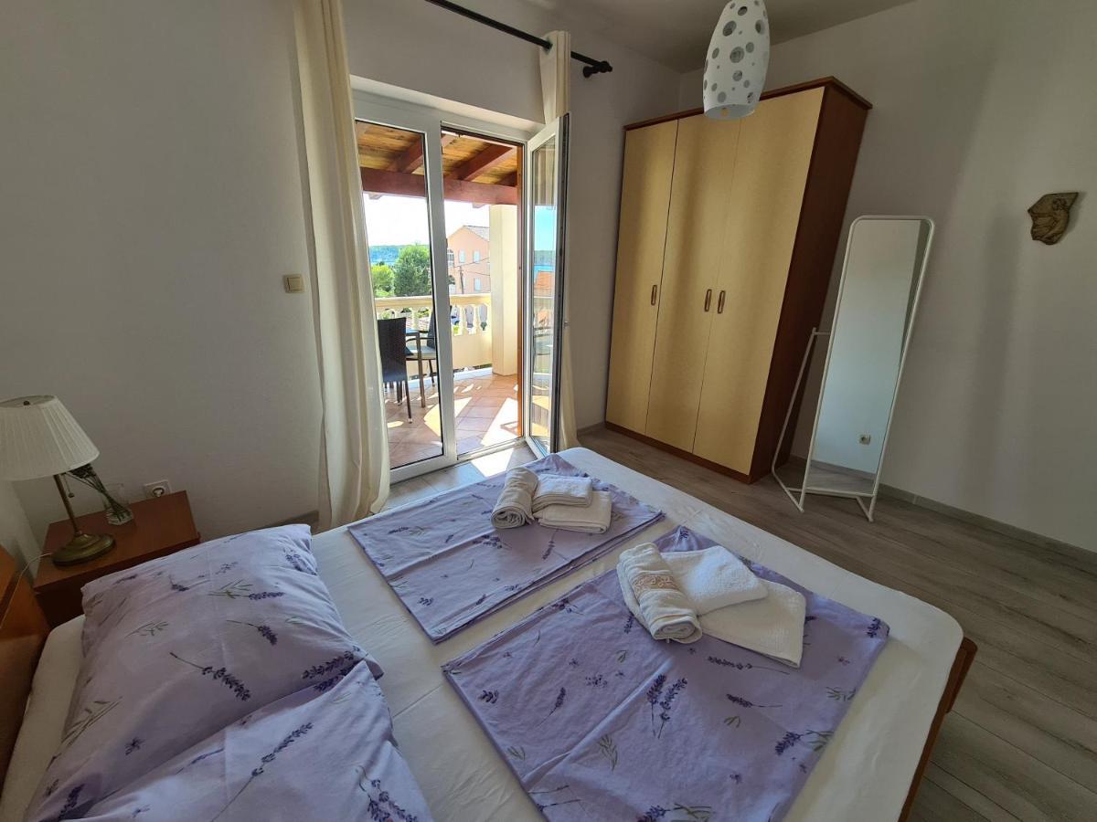 Apartman Karmen Barbat na Rabu Eksteriør billede
