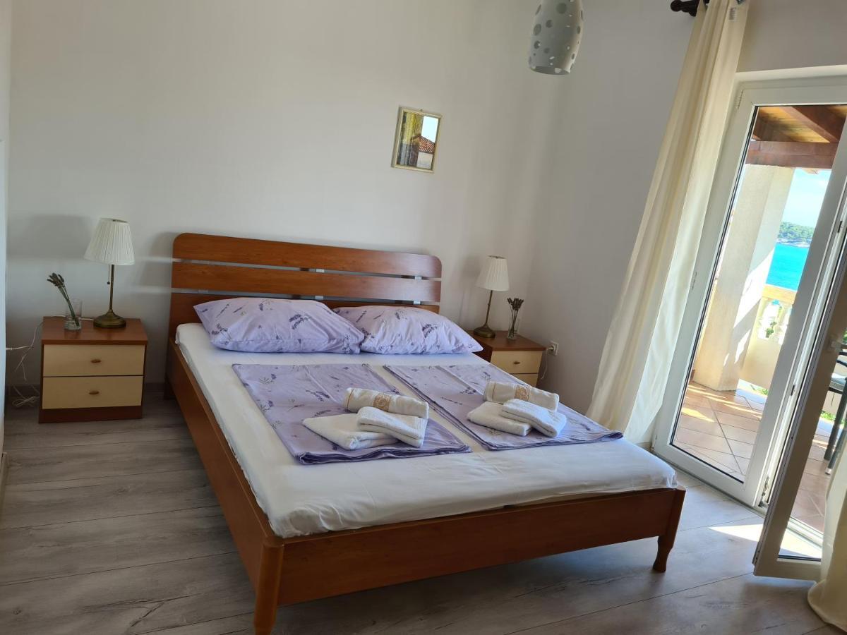 Apartman Karmen Barbat na Rabu Eksteriør billede